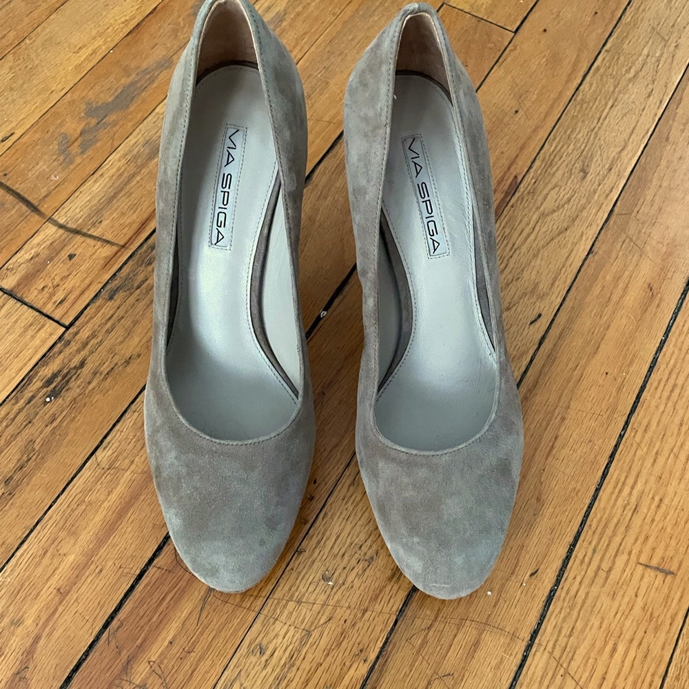 Via Spiga Taupe Suede Heels